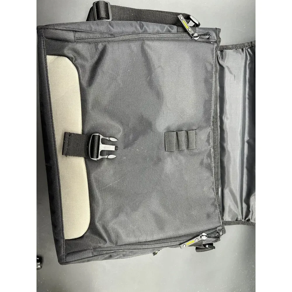 Targus Men’s Messenger Bag Travel Laptop‎ Case Heavy Duty Command Flap Excellent